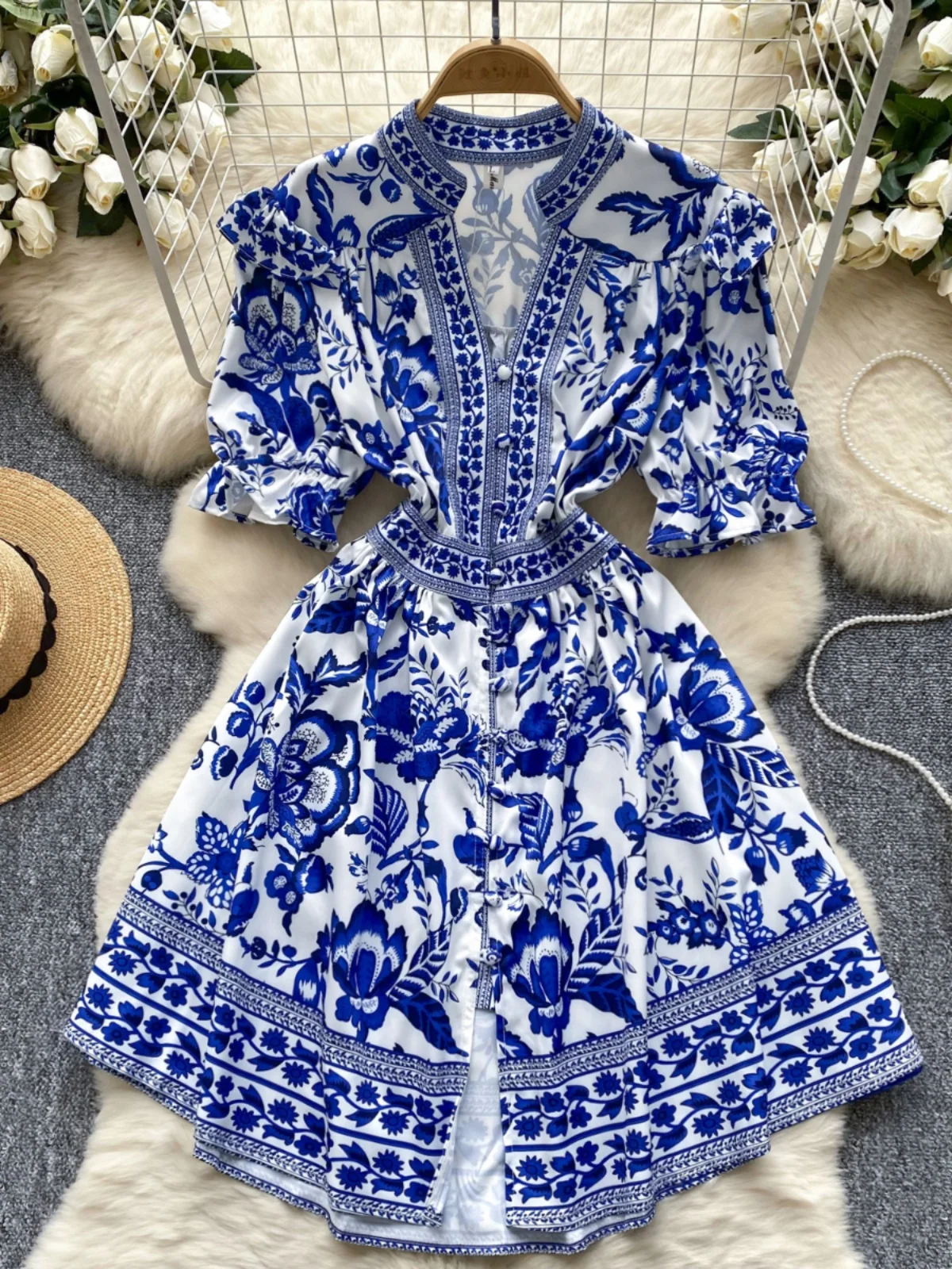 Платье женское ТРАПЕЦИЕВИДНОЕ с принтом V-образным вырезом и пышными рукавами