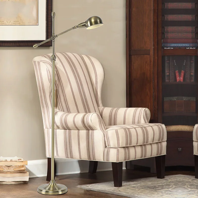 Лампа можно регулировать для восстановления пола в гостиной спальне.