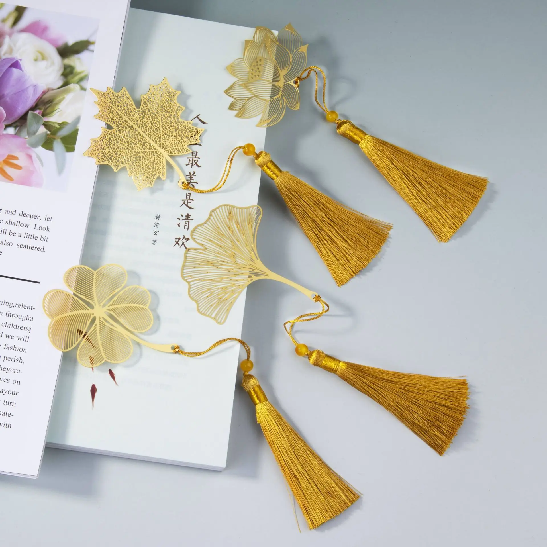 

Chinese Style Lotus Leaf Leaf Vein Tassel Metal Brass Bookmark,Creative Students Reading Book Clip Stationery,Teacher's Day Gift