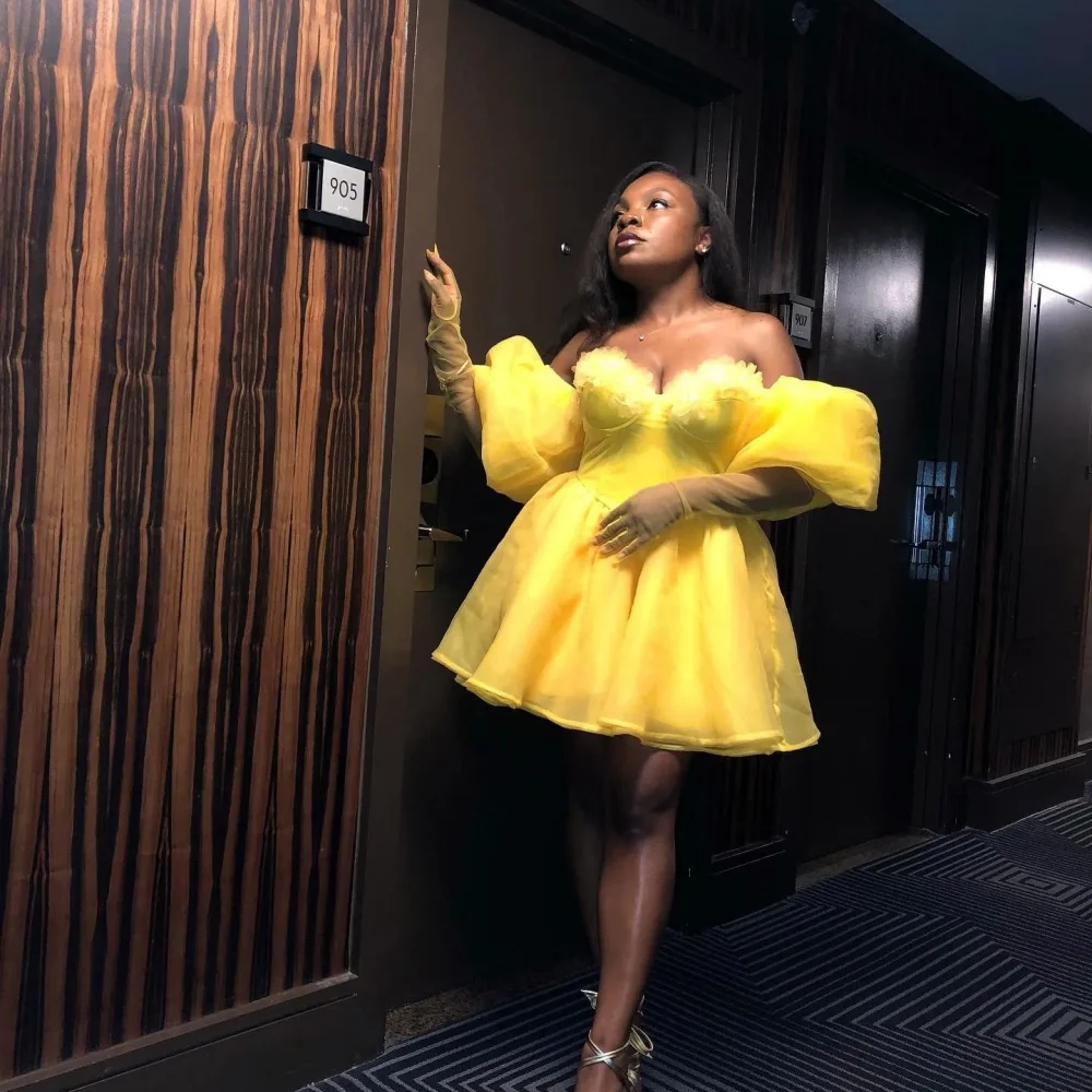 Желтое платье для выпускного вечера коктейльное из многослойной органзы с