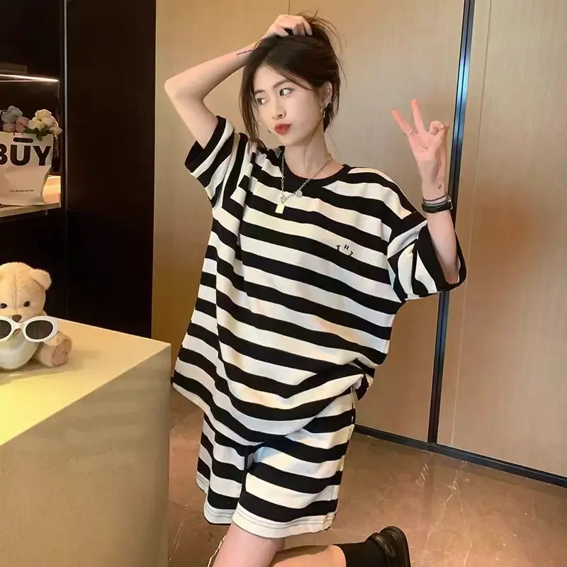 Новинка лета 2024 свободный комплект из двух предметов для женщин футболка в