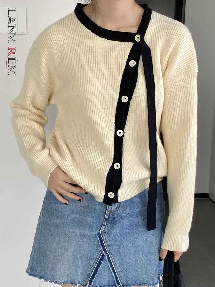 

LANMREM Fashion Irregular Knitting Sweater Women Round Neck Single Breasted Contrast Color Tops Casual 2023 Autumn New 2AA2078