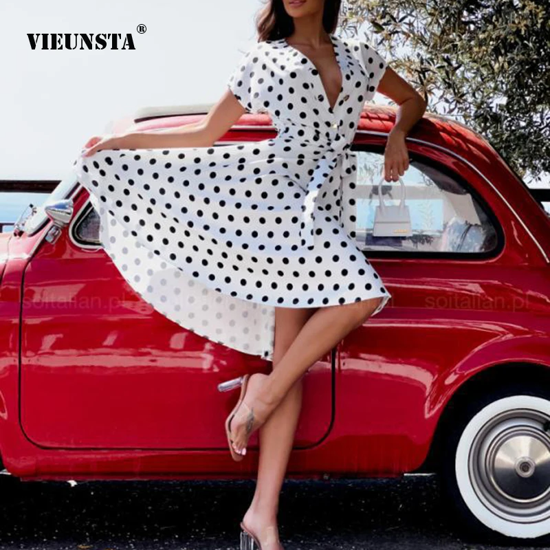 

Женское летнее платье с коротким рукавом, V-образным вырезом и принтом в горошек