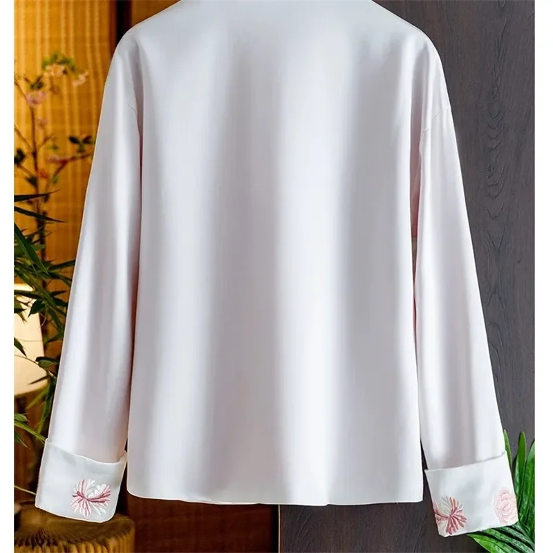 Свободное пальто в китайском стиле с вышивкой и пряжкой