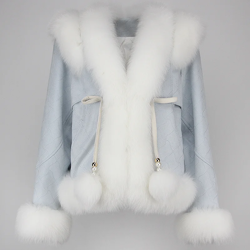 Женский пуховик с капюшоном и воротником из лисьего меха