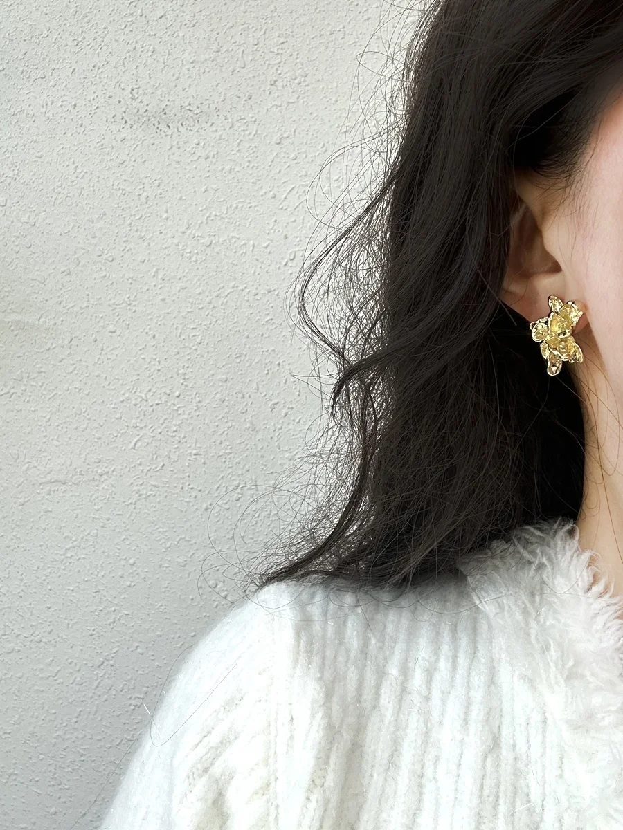 Golden Blossom Light Роскошные зажимы для ушей от комаров High Sense Осень и зима 2024 Новая мода