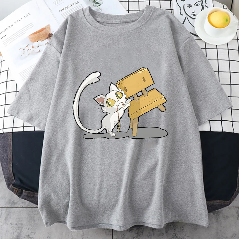 

Suzume No Tojimari Daijin White Cat T Shirts Women Neko Playing with Chair Tshirts 100% Cotton T-shirts Kawaii/Cute Short Sleeve