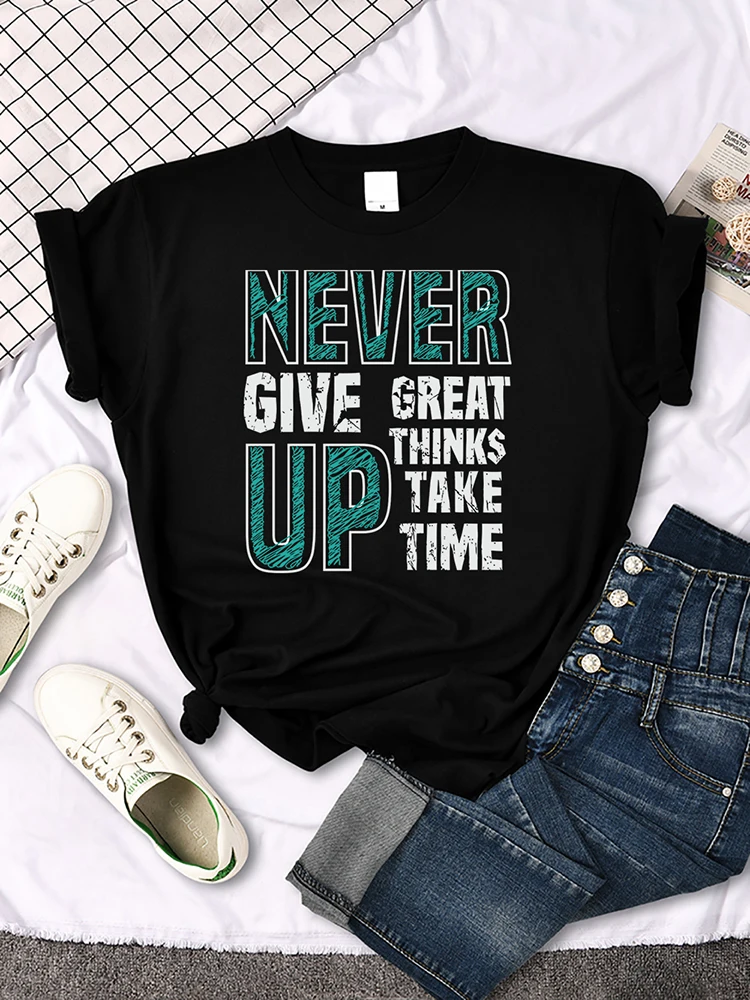 

Футболка с надписью «Never Give Up Think Great Take Time»