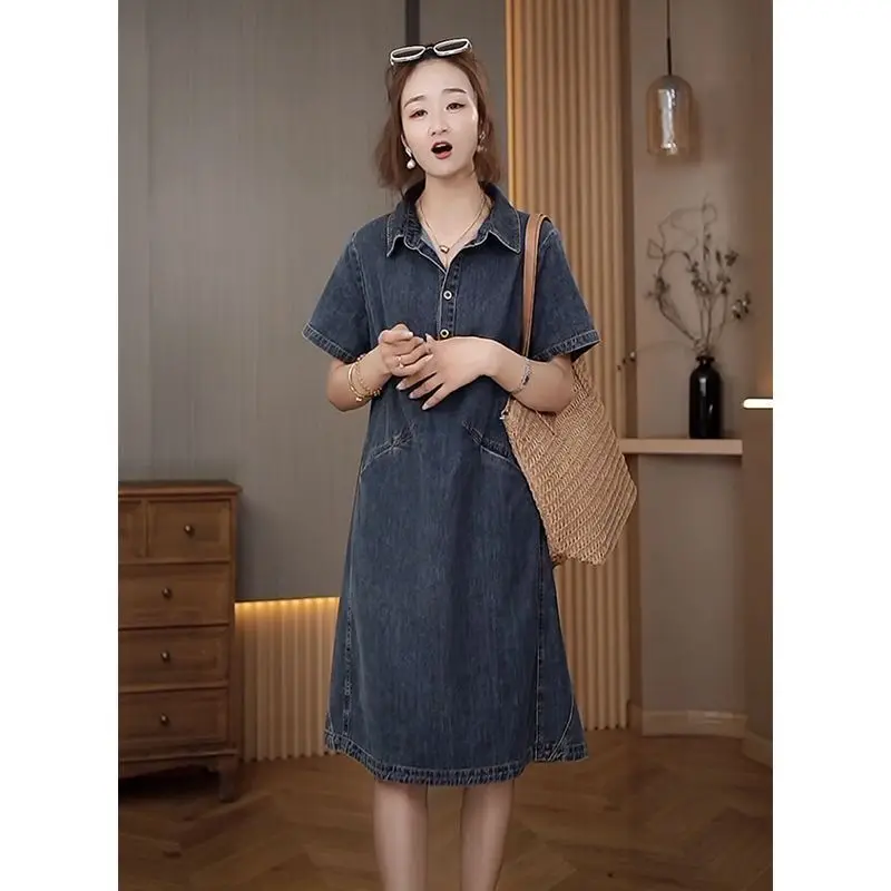 Женское свободное джинсовое платье до колен модель Лето 2024 года