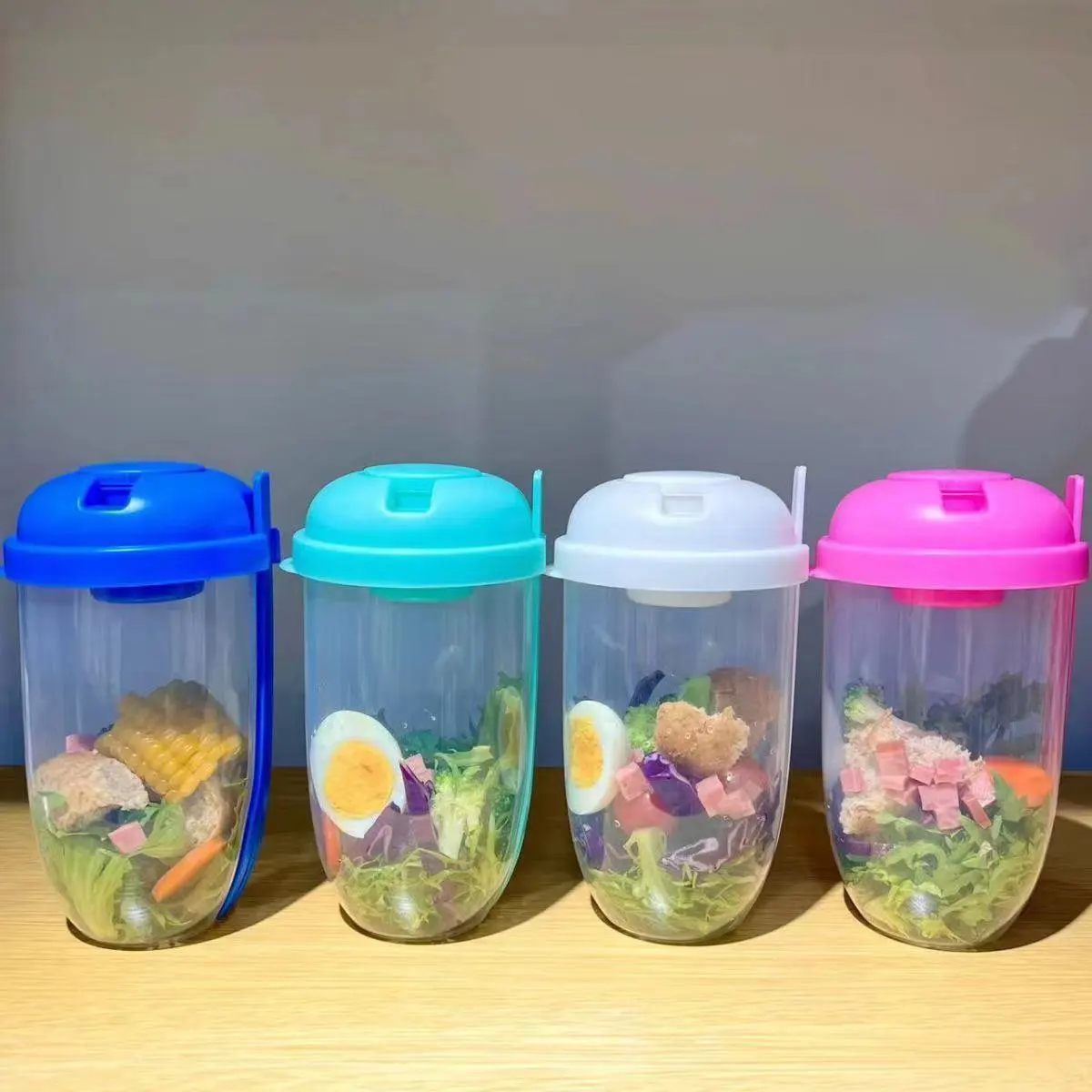 

Fresh Fruit Vegetable Salad Cup Shaker Bottles Fresh Fruit Container Fashion Food Shaker Drinkware Dressings Container with Fork