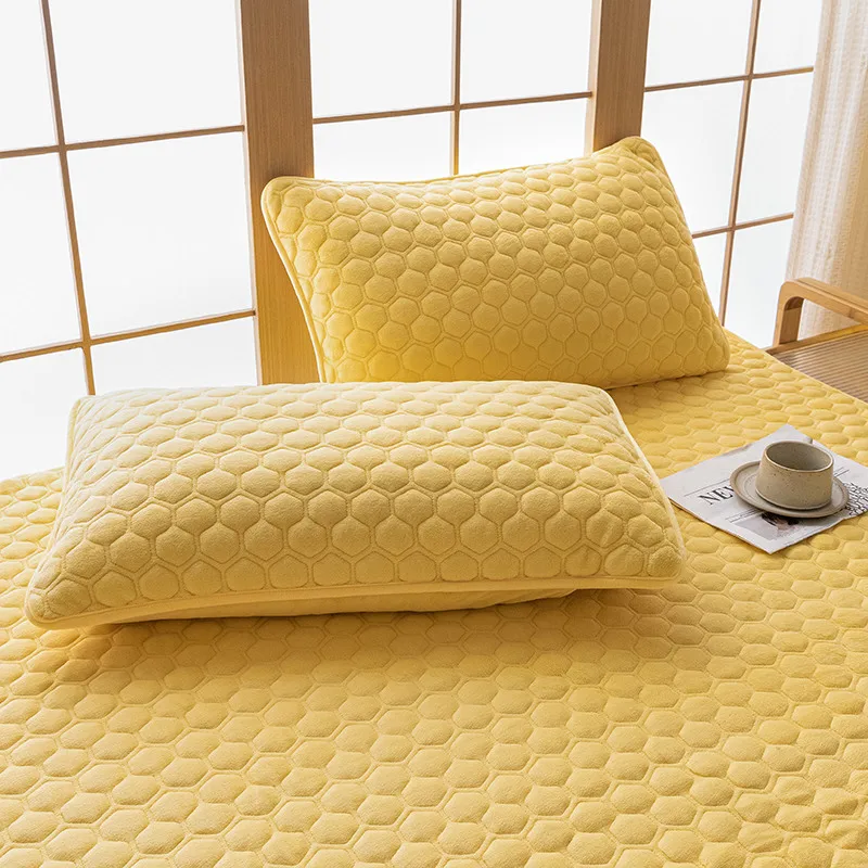 Зимний матрас утолщенное молочно-бархатное покрывало для кровати наволочка