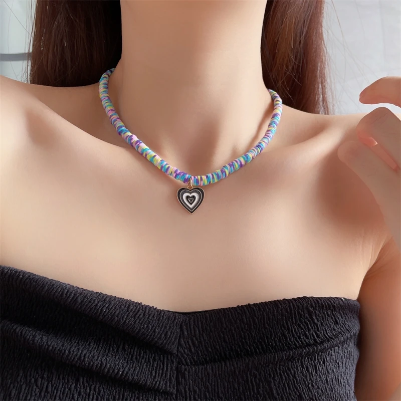 

Colorful Heart Shaped Pendant Necklace for Women Sweet Resin Collar Beaded Chain Necklace Jewelry New