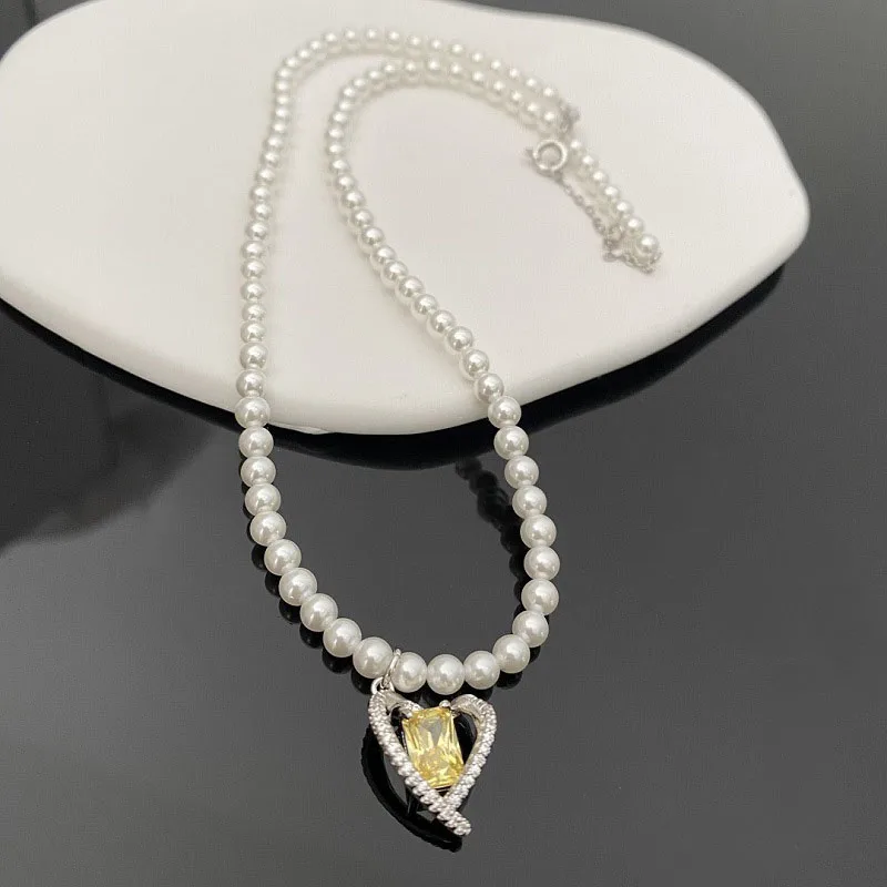 

S925 Silver Candy Hollow Peach Heart Pearl Necklace, Small and Elegant Women's Advanced Sense Crystal Personalized Collar Chain