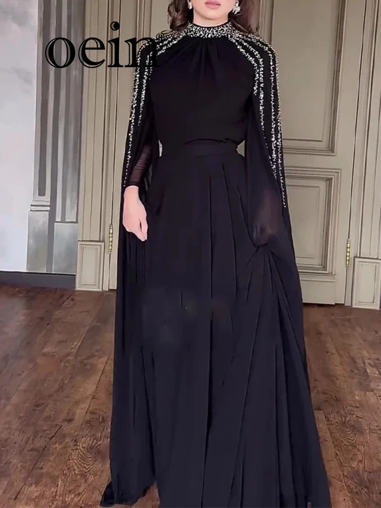 Женское платье с круглым вырезом блестками и высокой талией