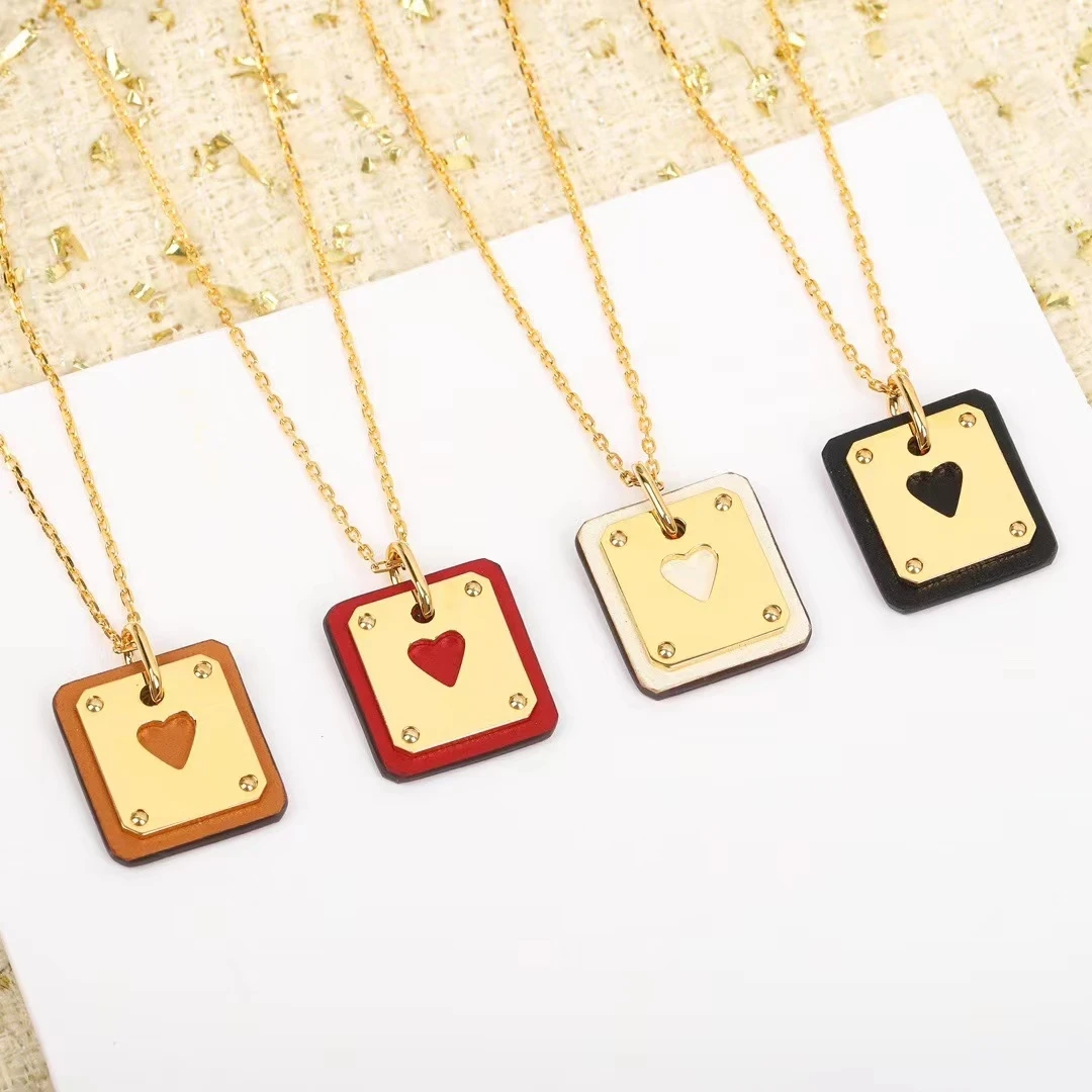

Classic Gold Color Square Cowhide Love Heart Pendant Women Necklace Fashion Brand Simple Romantic Luxury Gift Party Jewelry