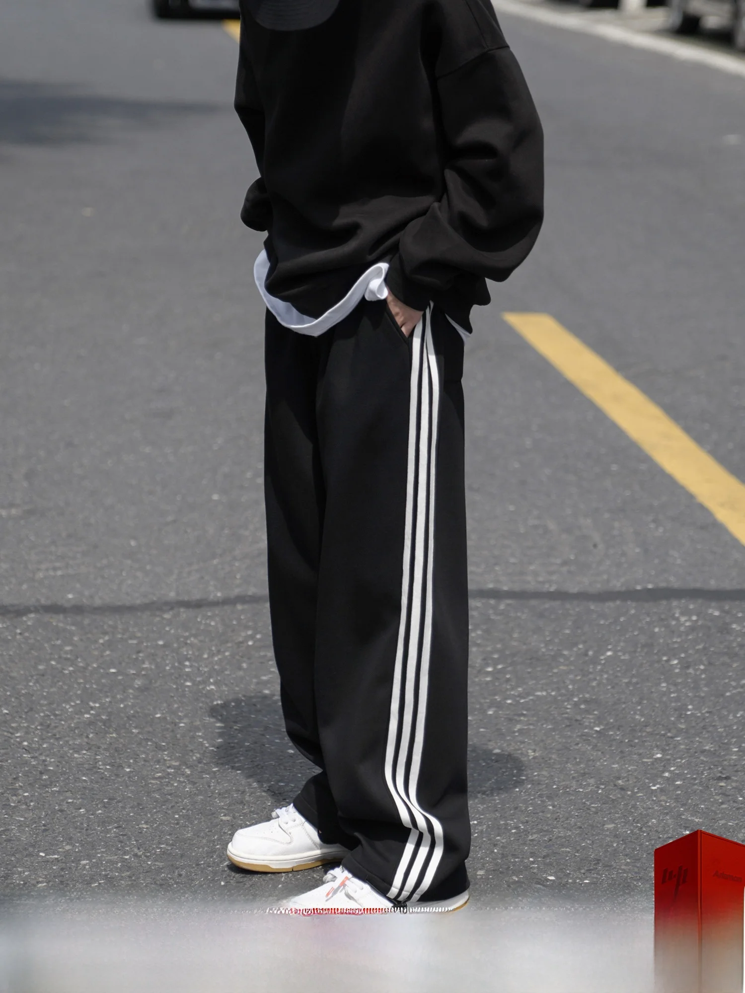 @ Hong Kong Boy Художественные мужские повседневные брюки с тремя полосками Мужские