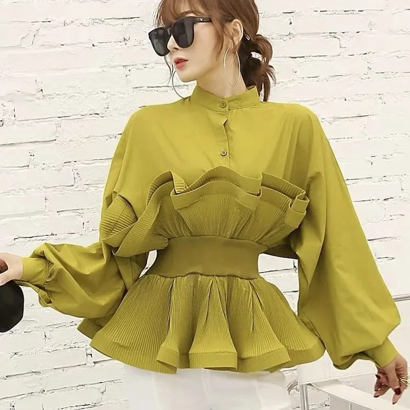 Женский весенний топ с коротким высоким воротником блузка в полоску оборками и