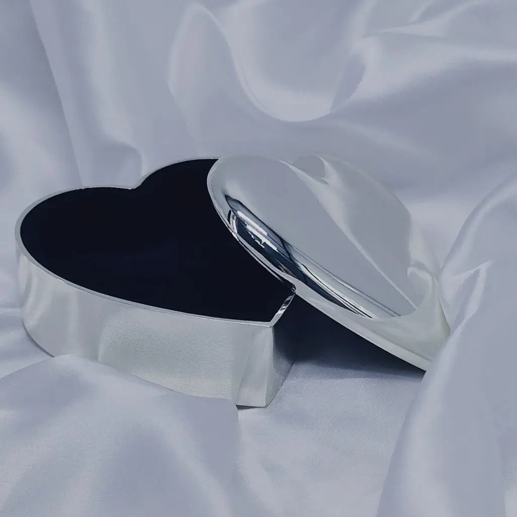 

Персонализированная шкатулка для украшений в форме сердца из цинкового сплава