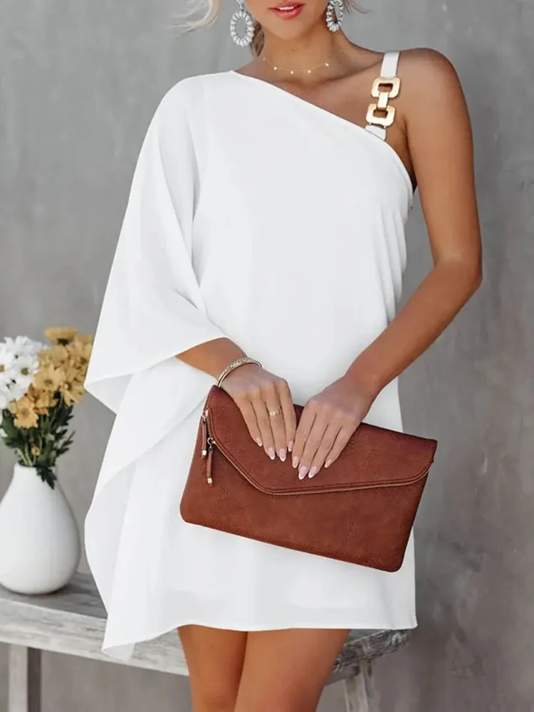 

2023 Повседневное платье с асимметричным вырезом и цепочкой