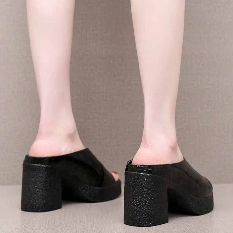 Удобные качественные лакированные кожаные тапочки 8 см женская обувь на