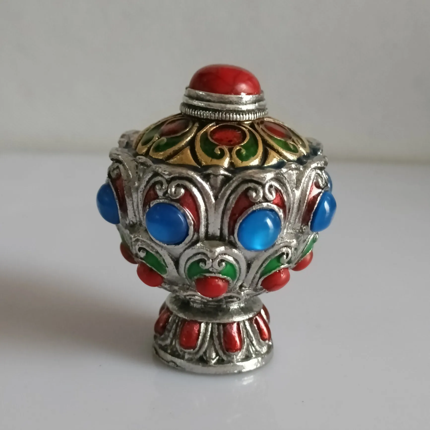 

China Elaboration Tibetan Silver Statue Inlay Gems Snuff Bottle Metal Crafts Home Decoration#47