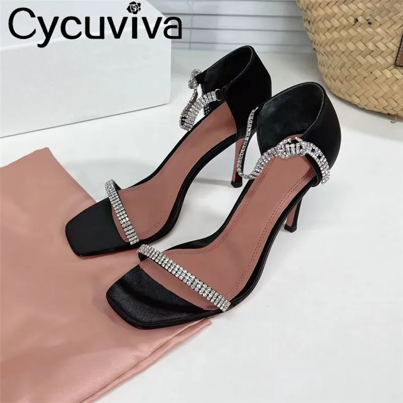 

Сандалии женские на шпильке, заостренный носок, тонкий высокий каблук, узкий ремешок, металлическая подвеска, дизайнерские туфли на шпильке...