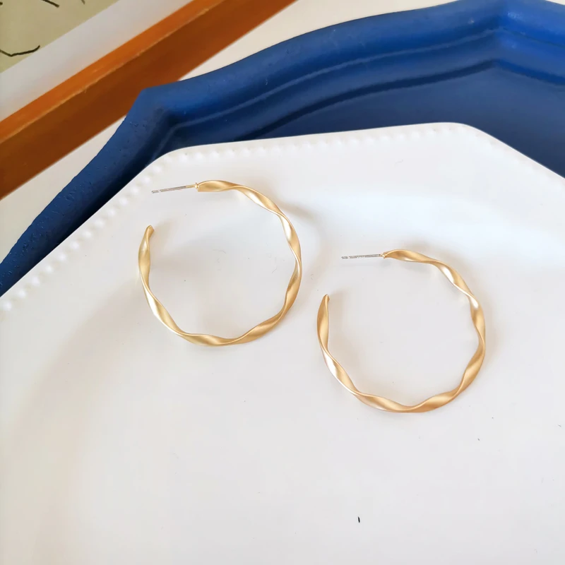 

Vintage Matte Gold Multi Hoop Earrings for Women New Fashion Chic Simple Geometric Twisted Drop Earring Set Jewelry Winter 425