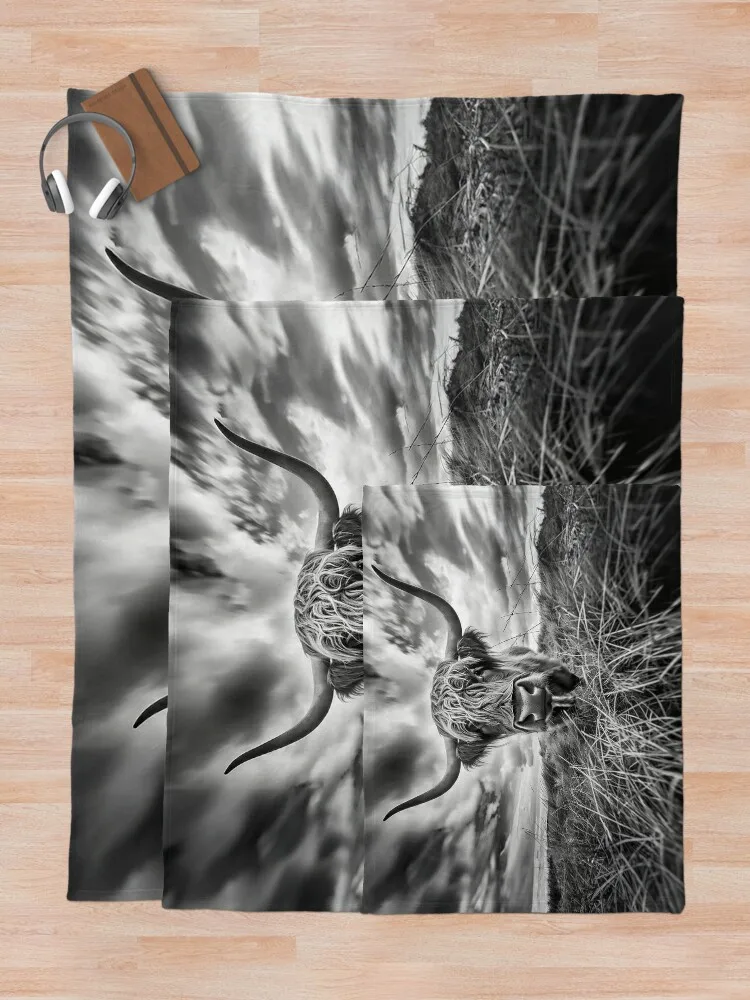 Черно-белая сумка-тоут в деревенском стиле бохо Highland Cow от NoarusRainbowLand - милое одеяло