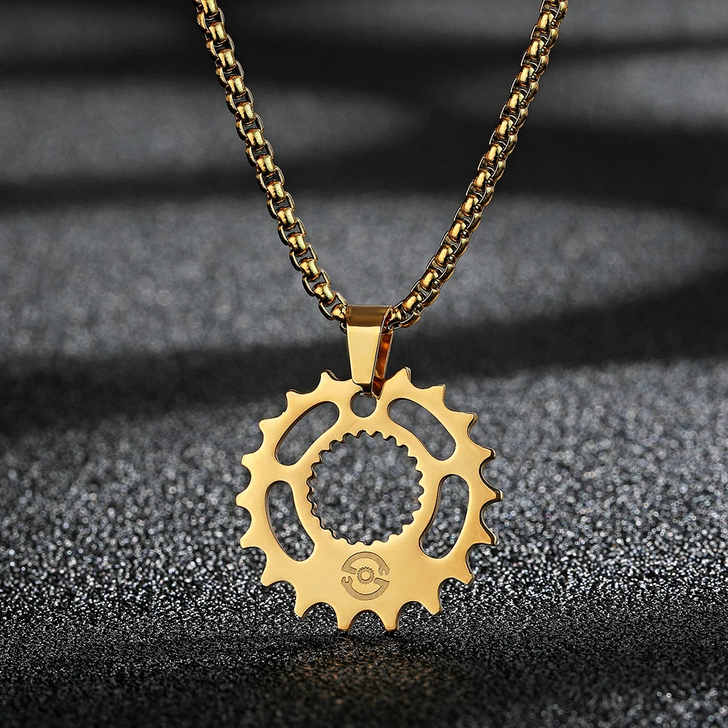 

CHENGXUN Gear Biker Motorcycle Guy Pendant Necklace for Men Women Stainless Steel Bicycle Gear Amulet Disc Charm Chain Jewelry