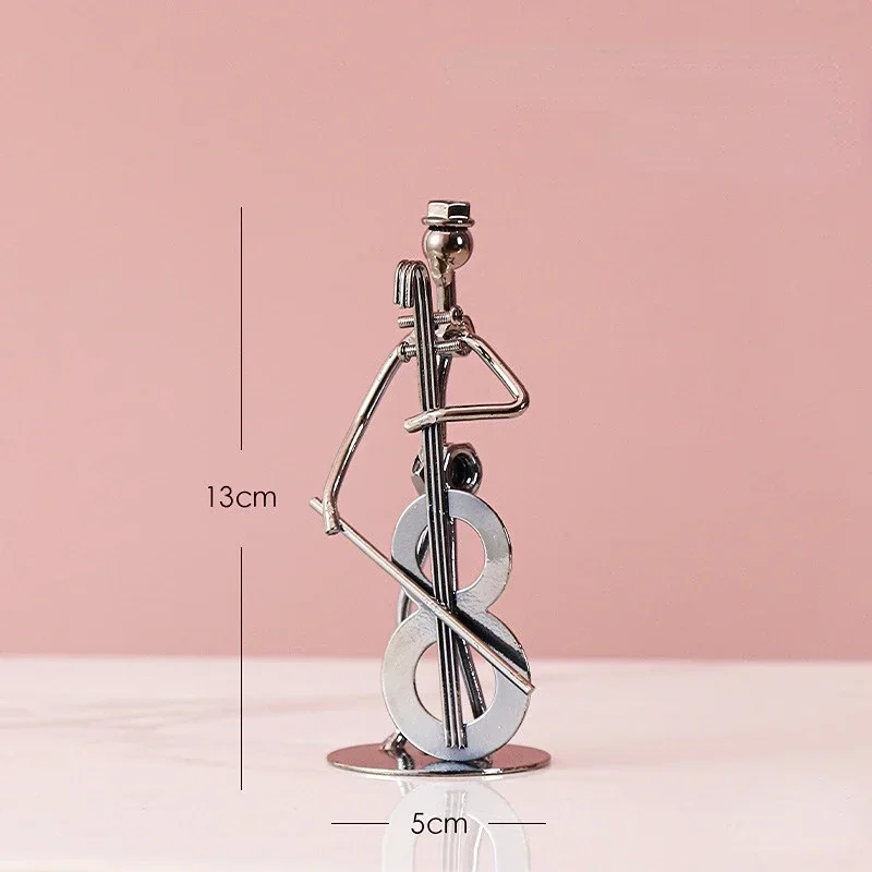 

Статуэтка металлического музыканта