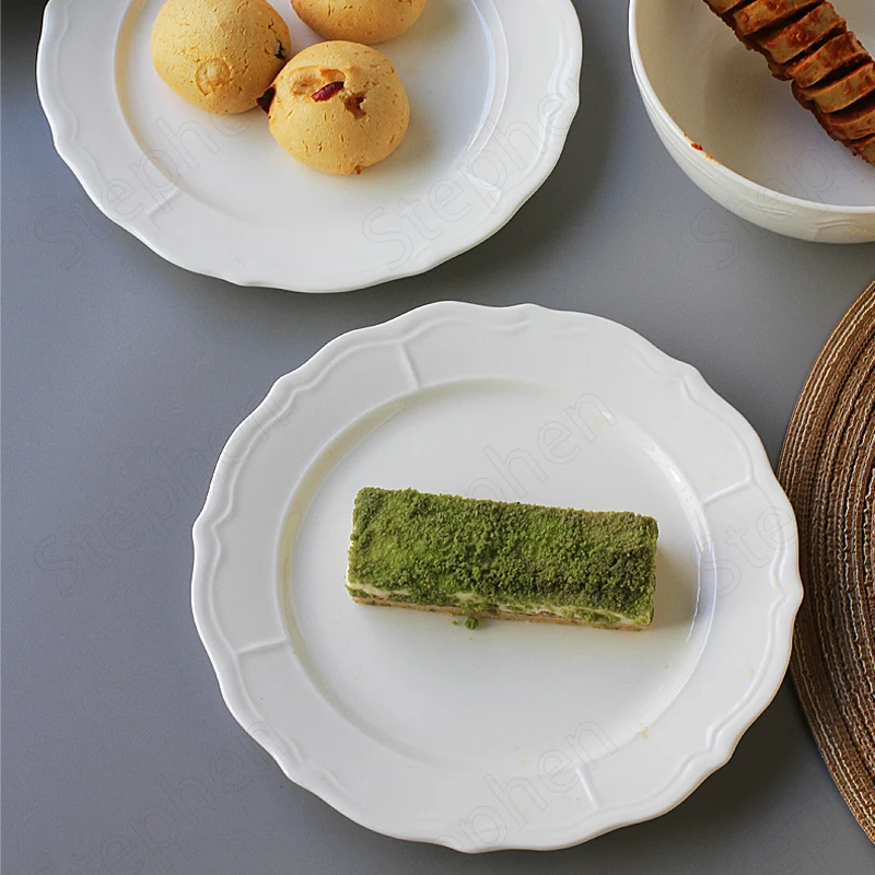 Французская винтажная рельефная тарелка из костяного фарфора современные