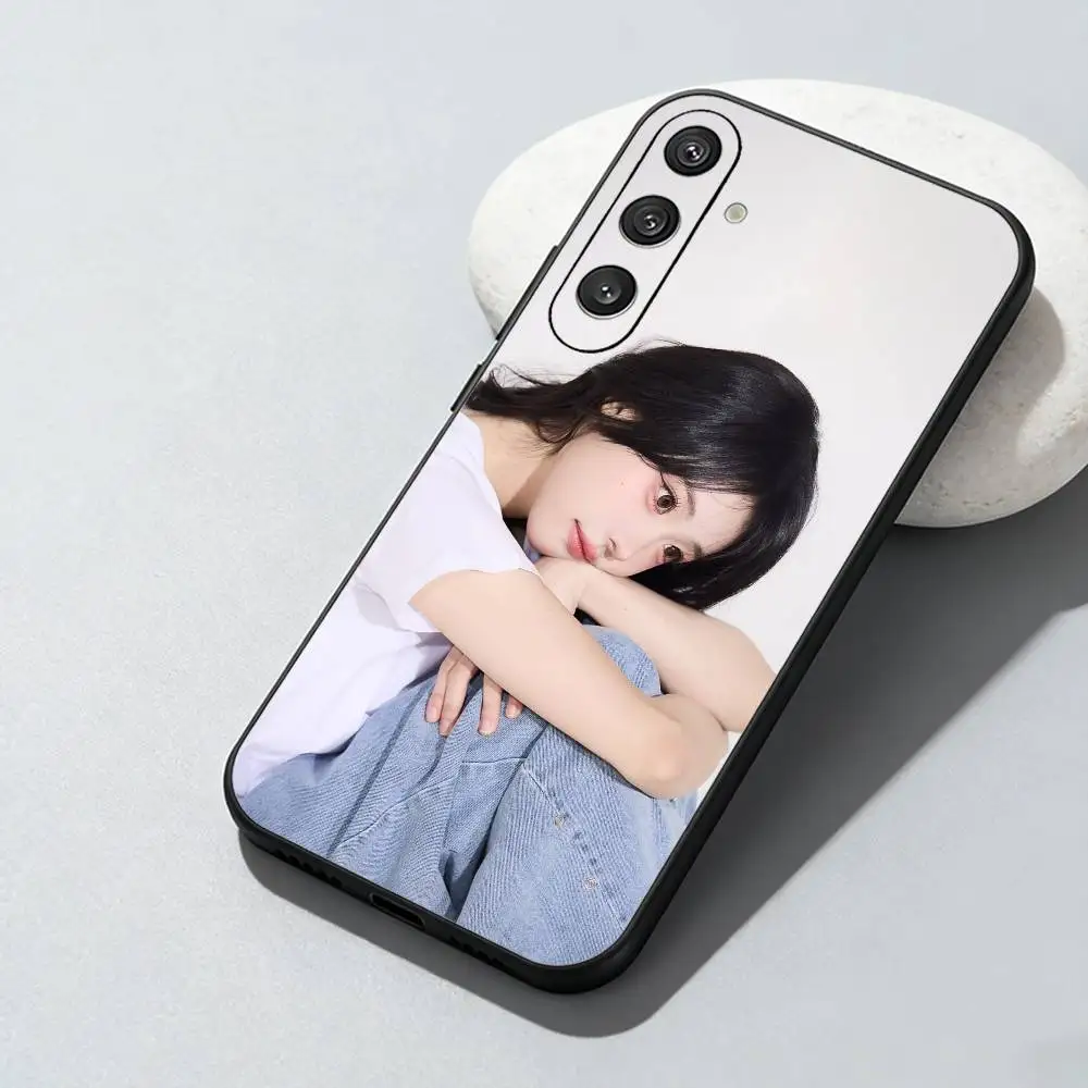Фото Чехол для телефона E-H-Hina QWER Jang Na-young для Samsung Galaxy A73, A72, A71, A70, A52, A51 и других моделей, мягкий черный чехол. №5