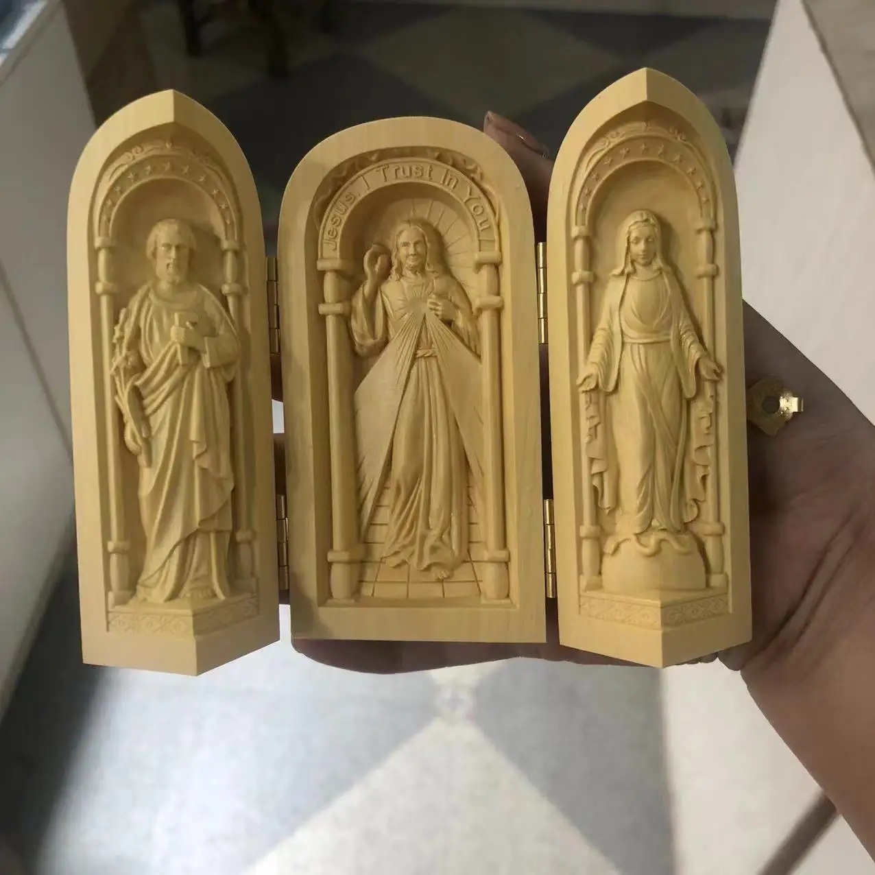 Изысканная искусственная кожа Западная резьба по дереву Sansheng ремесла украшение