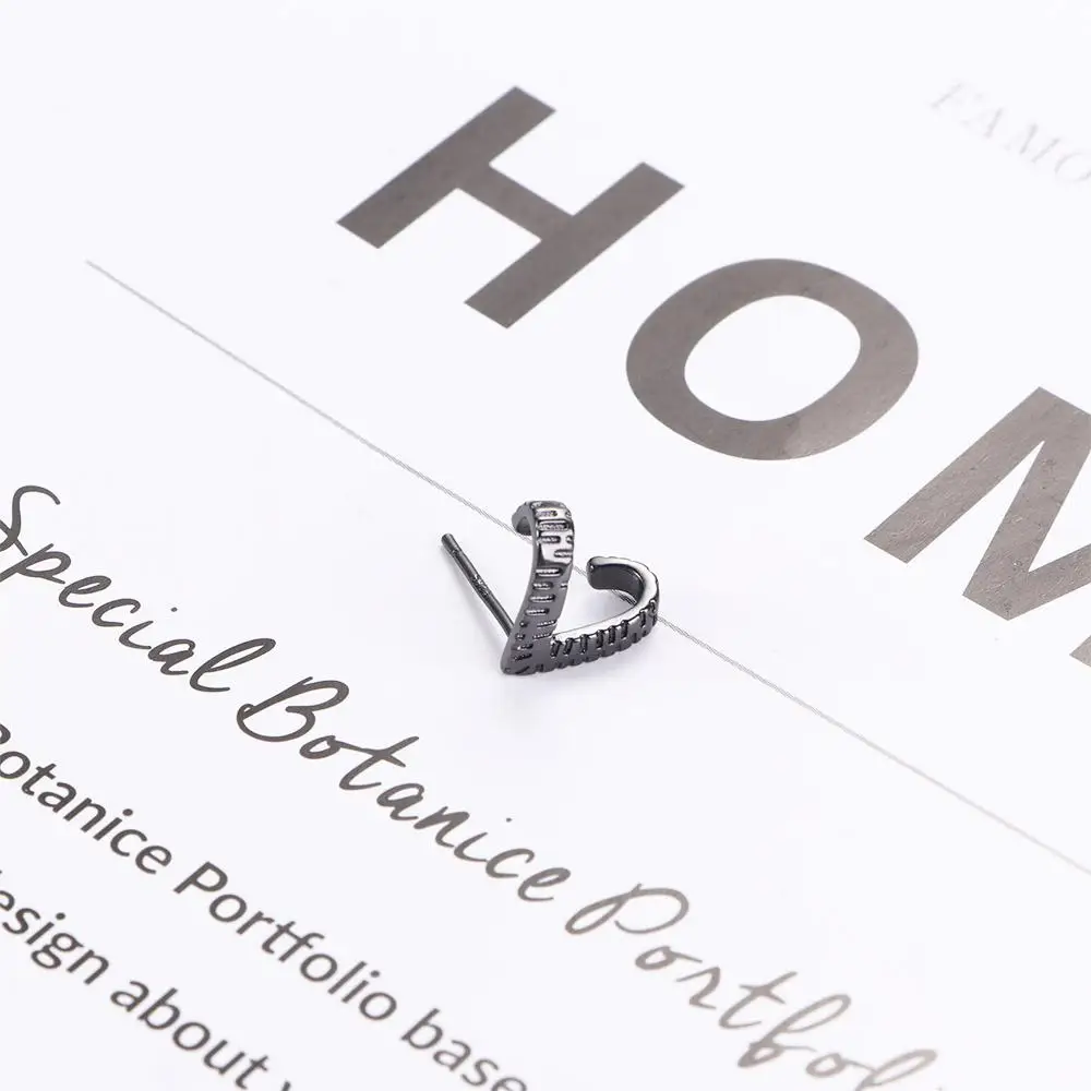 Мужские серьги-гвоздики в стиле хип-хоп