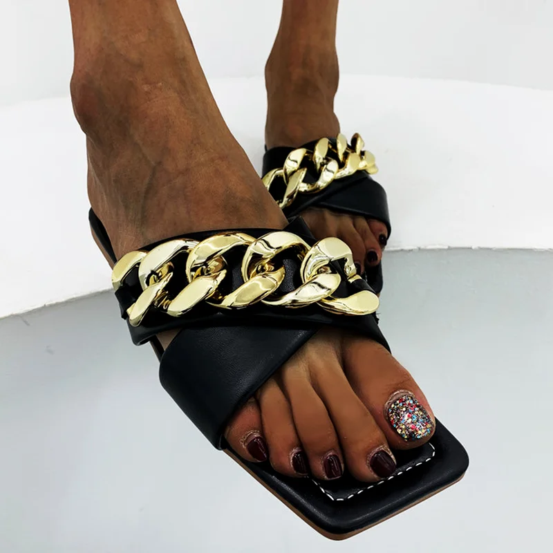 

2021 Women Slippers Summer Fashion Decoration Chain Design Open Toe Shoes Flat Women Sandals Solid Color Outdoor Shoes for Women