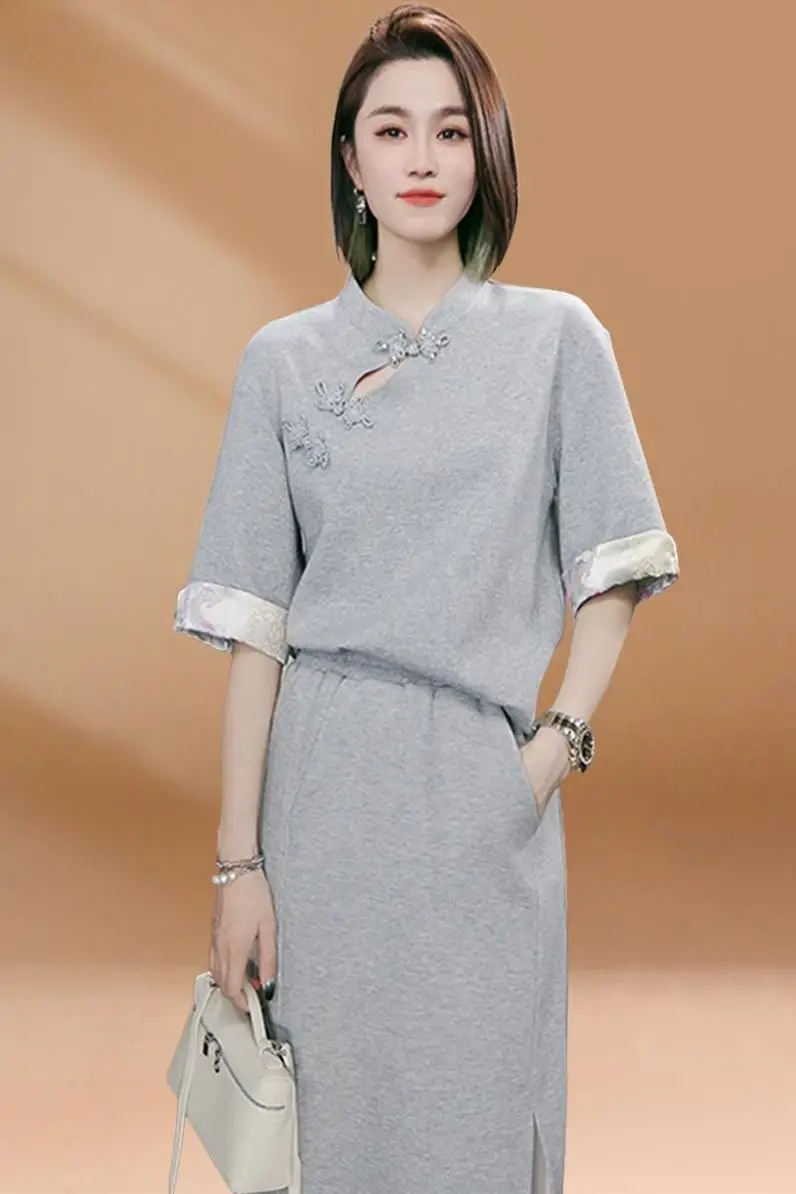 Женский комплект из двух предметов футболка с воротником-стойкой коротким