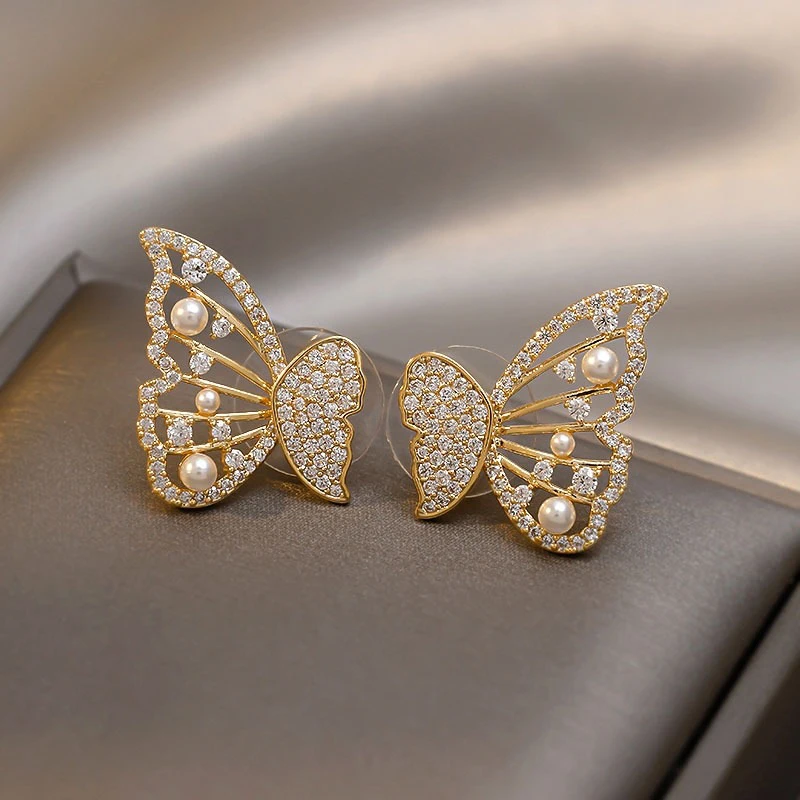 

Elegant Hollow-out Asymmetrical White Butterfly Stud Earrings 2023 Fashion Jewelry Wedding Party Sweet Accessories for Women's