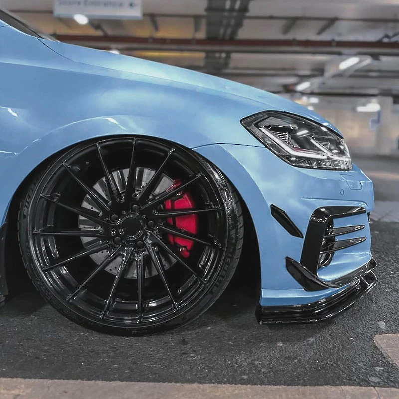 Фото Комплект из 2-х сплиттеров-воздуховодов для переднего бампера VW Golf 7.5 GTI 2017-2019, аксессуары для тюнинга экстерьера и обвеса. №3