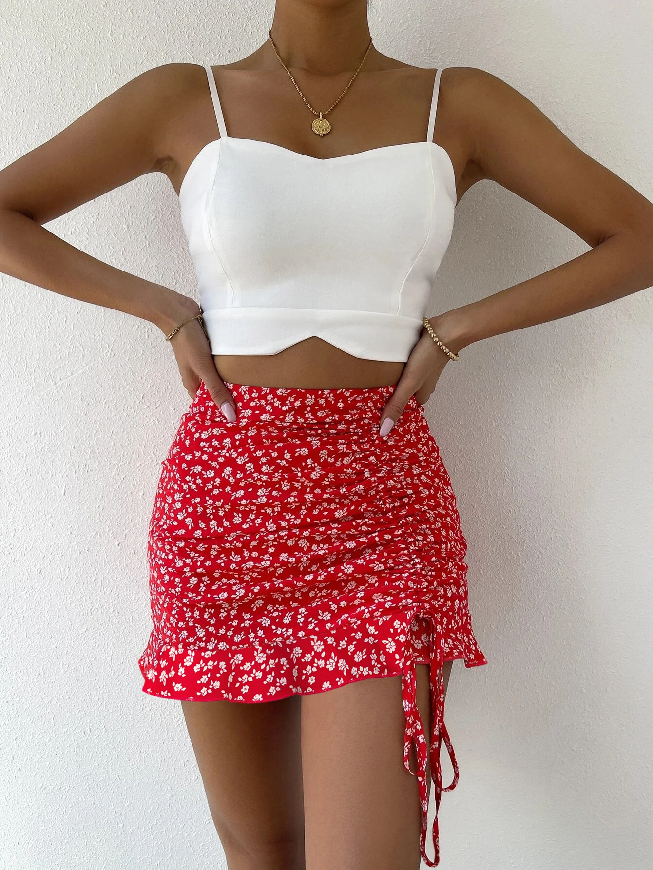 Женская юбка с оборками на подоле мини-одежда в стиле бохо узлом и рюшами