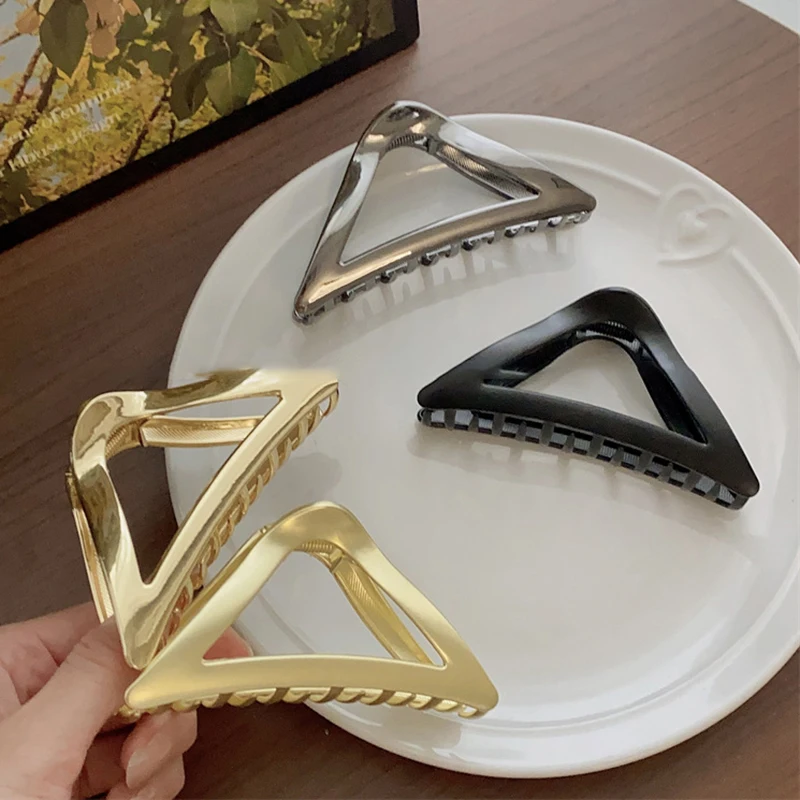 

Hollow Triangle Hair Claw Clip Dumb Gold Color Dumb Silver Color Gun Black Cool Grip Large Women Alloy Hairclip Hair Accessories