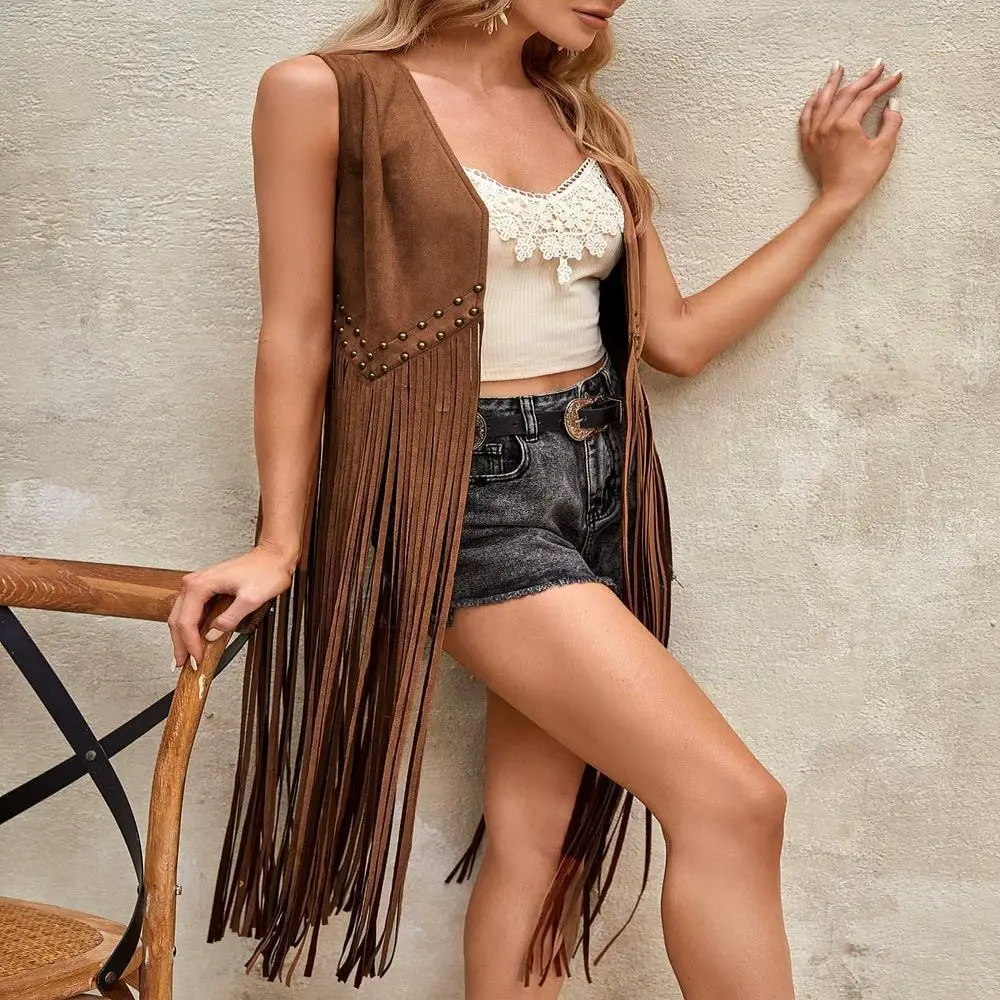 Женский жилет с v-образным вырезом и заклепками