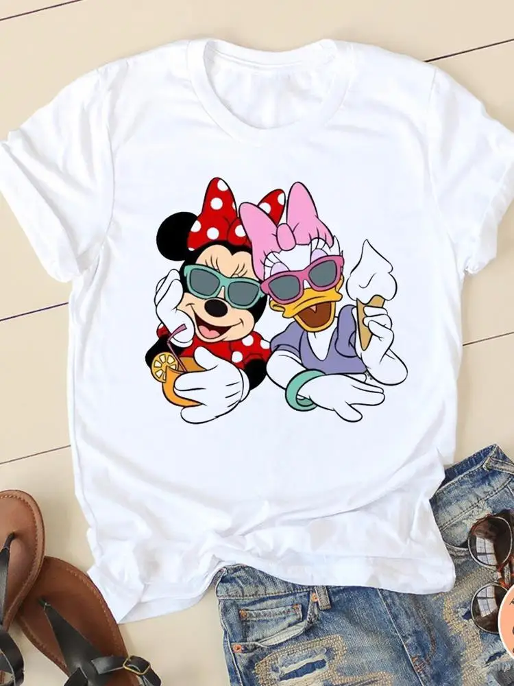 

Женская футболка с коротким рукавом и принтом Микки Мауса