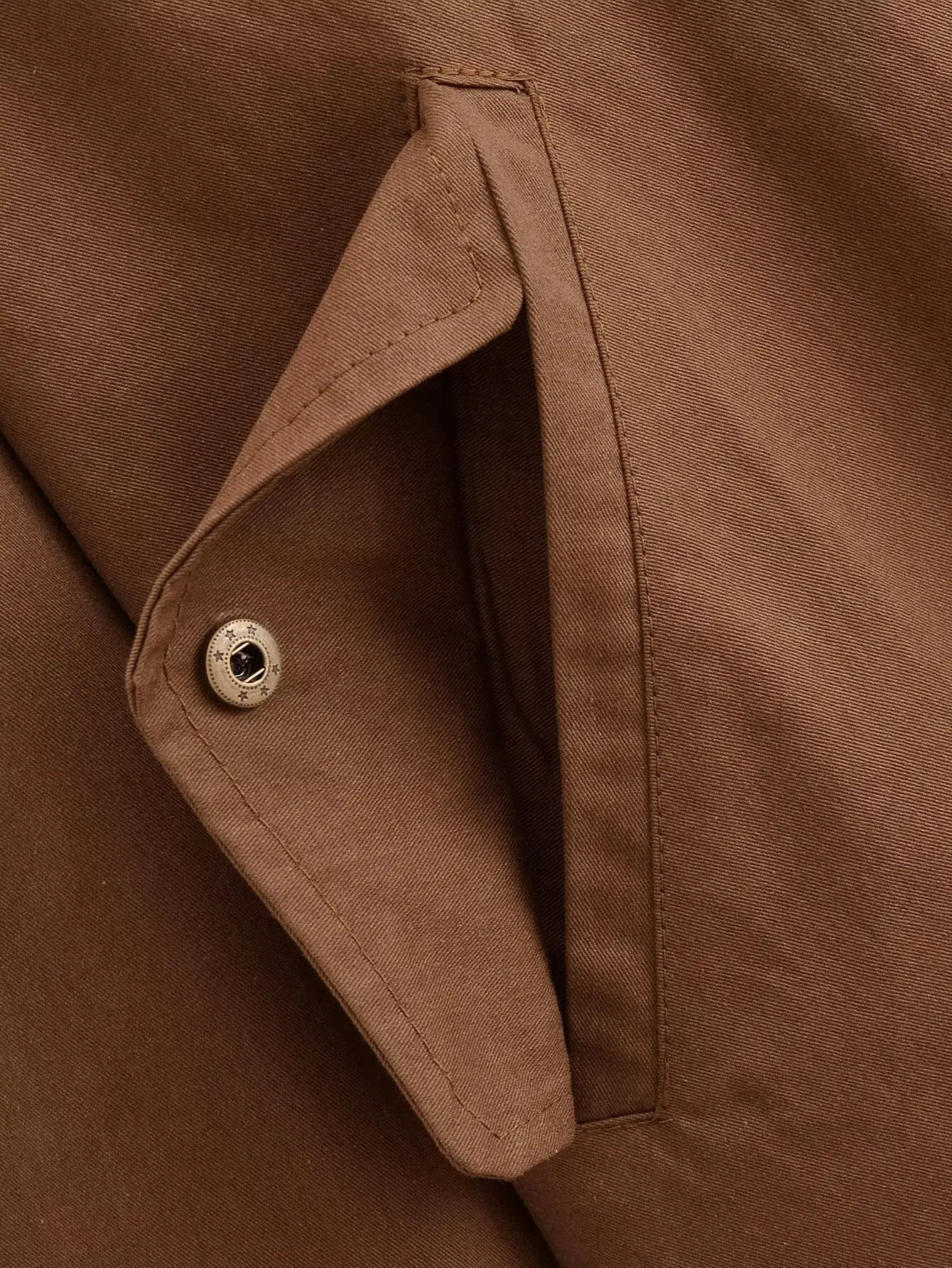 Женский двубортный тренч с отложным воротником