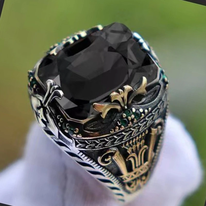 

2023 New Inlaid Black Emerald Men's Luxury Ring Personality Retro Domineering Gemstone Ring To Attend The Banquet Party Jewelry