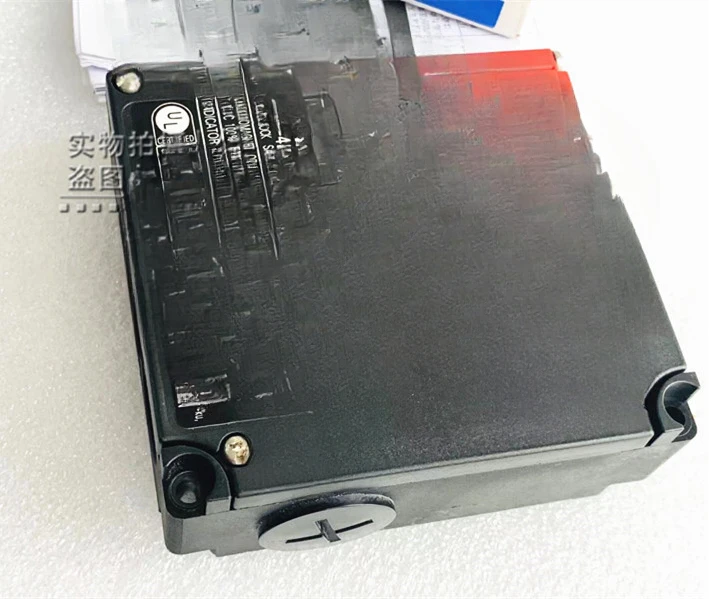 D4NL-4GFG-B4 Дверной выключатель безопасности серии D4NL Spot