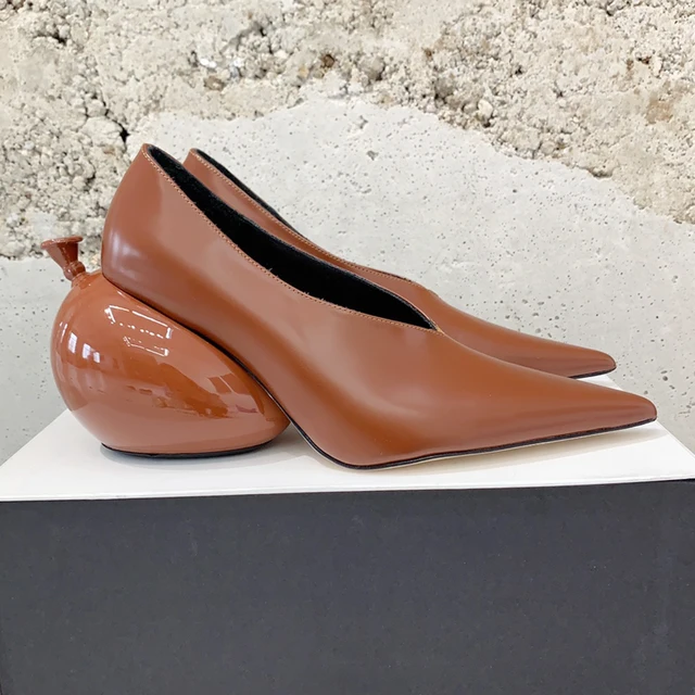 обувь из искусственной кожи. туфли мужские классические. протирка обуви. женские мокасины из натуральной кожи. кожаные туфли.