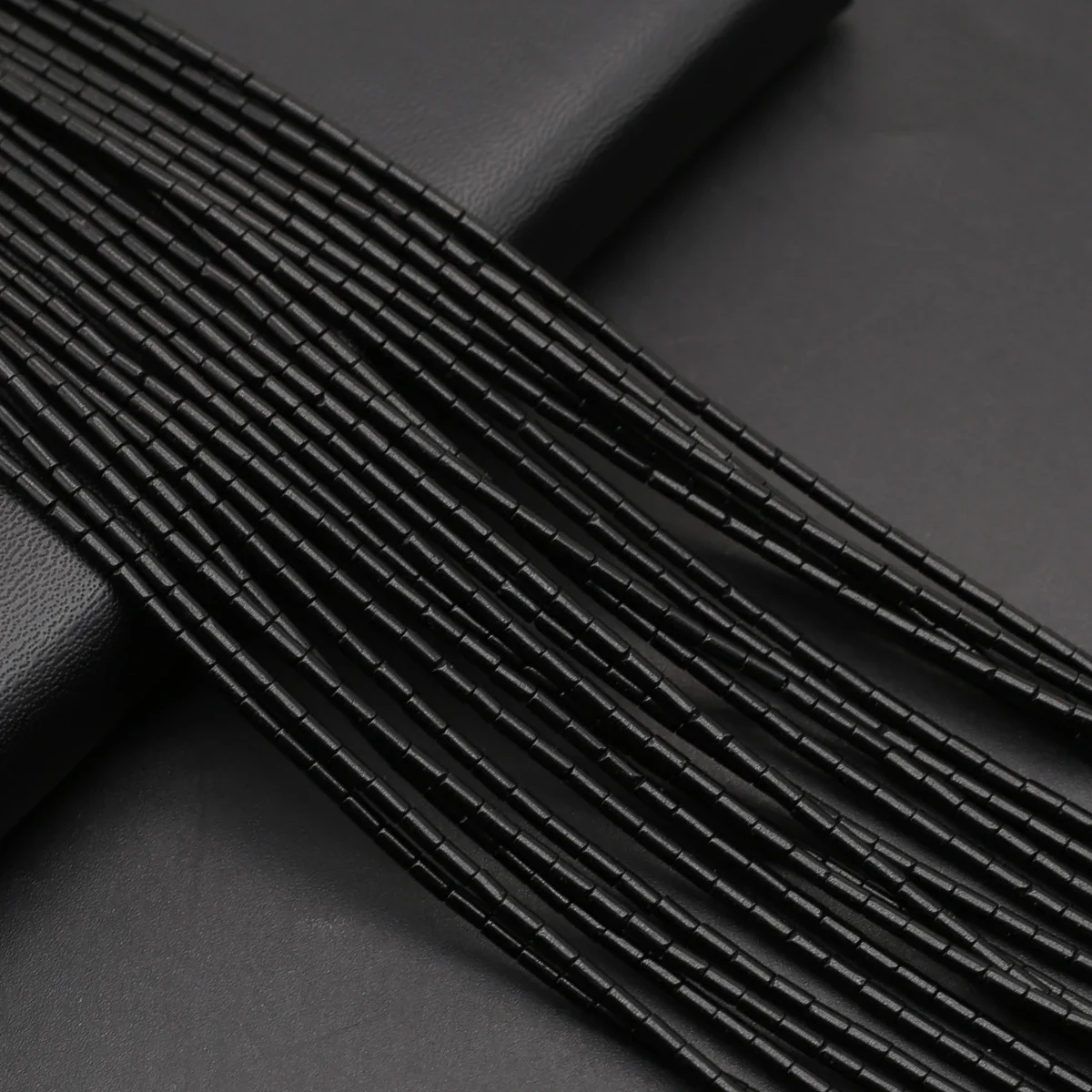 Натуральные черные агатовые бусины 2x4 мм