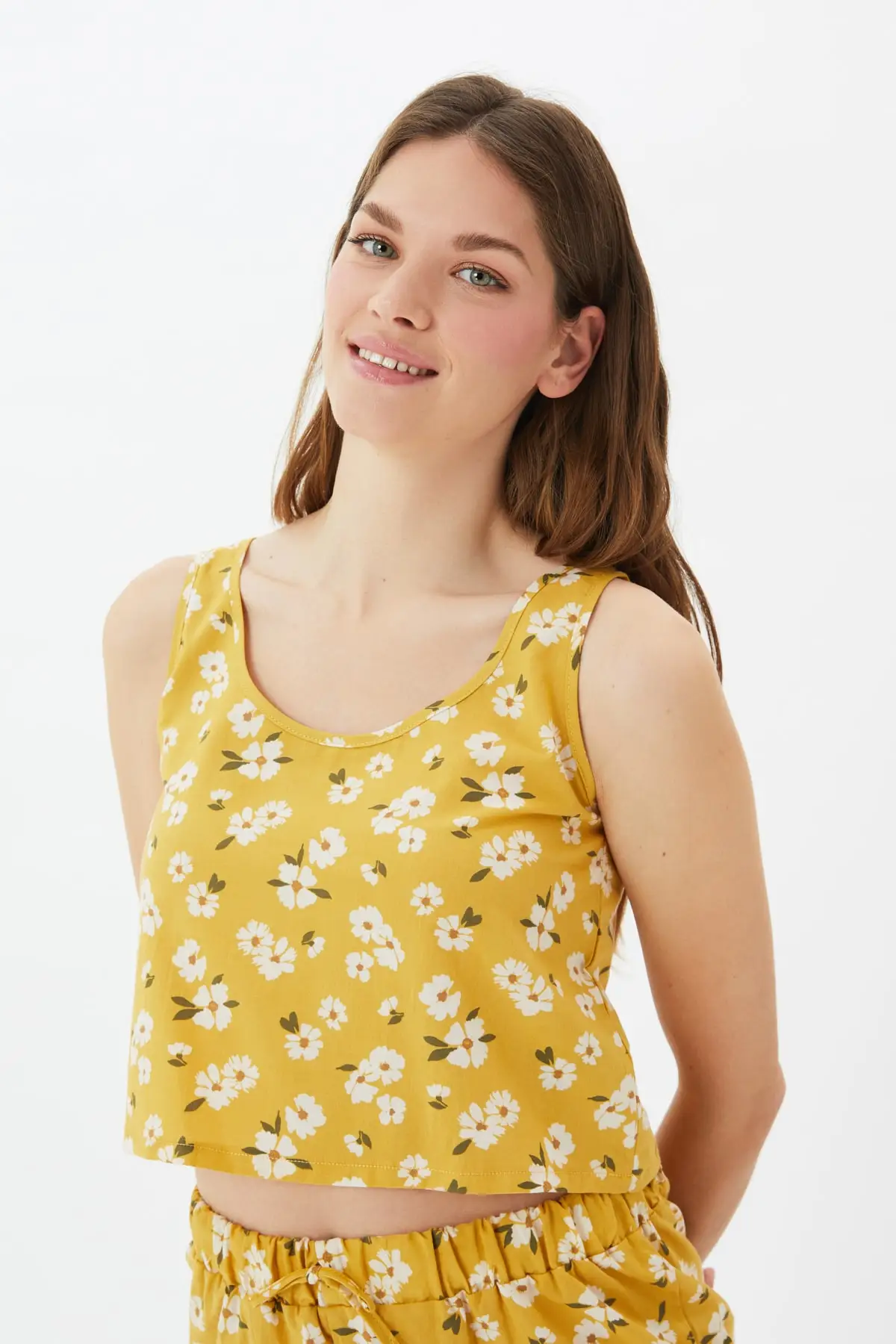 

Trendyol Flower Pattern Woven Pajamas set THMSS21PT1098