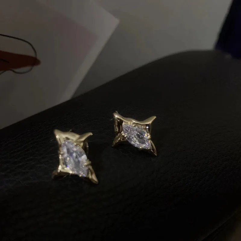 

Индивидуальные серебряные металлические серьги неправильной формы с крестом Звездный взрыв прозрачные циркониевые серьги для женщин новые трендовые серьги 2023 подарок