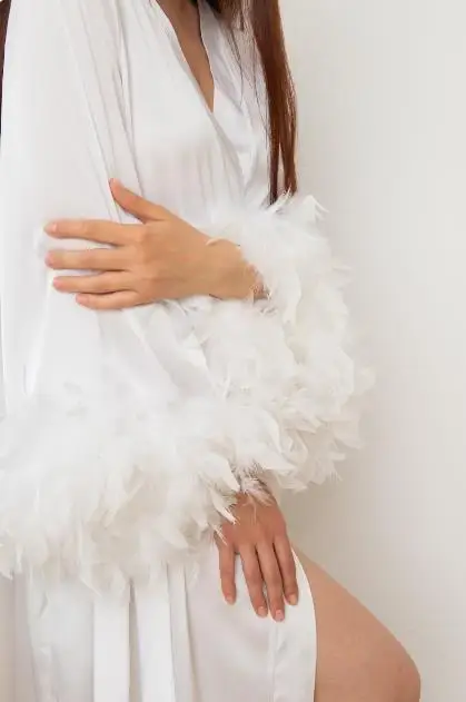 Long Robe With Feather Bride Robe With Elegant Feather Sleeves Wedding Day White Boudoir Robe Soft Kimono Bridesmaid Gift Kimono